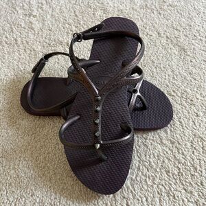 Havaianas  metallic with embellishment studs dark brown/burgundy color Size 6